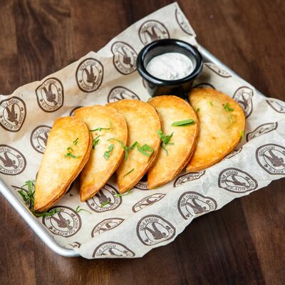 Мини-чебуреки в John Gilroys по цене 690 ₽