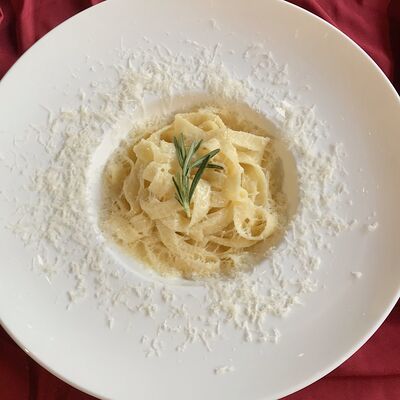 Фарфалле с сыром в Вино и еда по цене 390 ₽