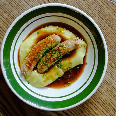 Колбаски с картофельным пюре в Benedict по цене 28 р.