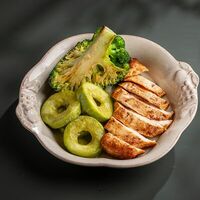 Запеченная куриная грудка в Green Pub