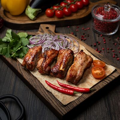 Шашлык из свиных ребрышек в Прожар по цене 730 ₽