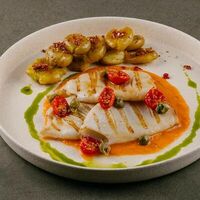 Кальмар на гриле с молодым картофелем в Гусь