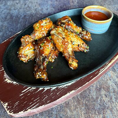 Куриные крылья Кочудзян в Pink milk x Lift по цене 780 ₽