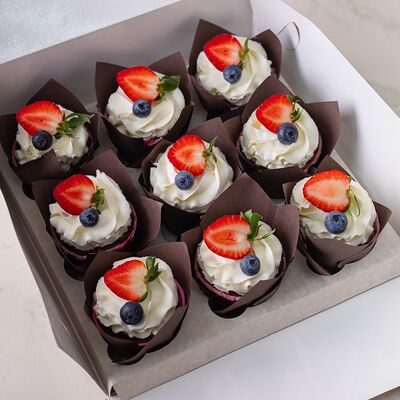 Набор капкейков с ягодами в Мамин Cake по цене 3100 ₽