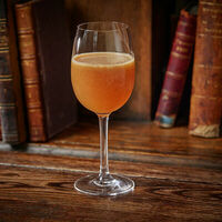 Сок яблочный свежевыжатый в Кафе Пушкинъ