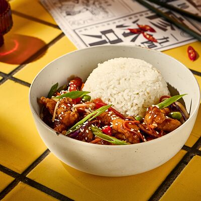 Цыпленок терияки с овощами и перцем чили в Bao по цене 565 ₽