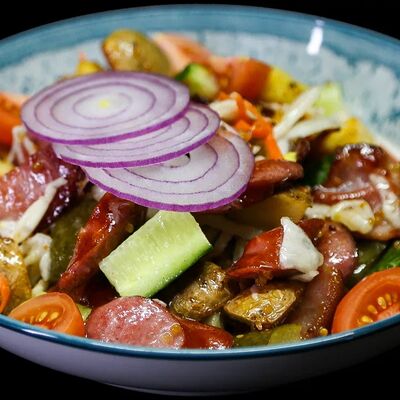 Салат с колбасками в GQ по цене 740 ₽