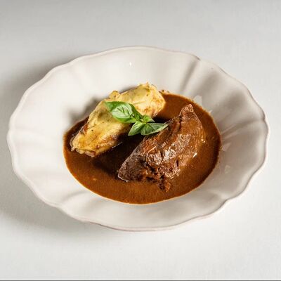 Томленые телячьи щечки с трюфельным пюре в ROMO по цене 1550 ₽