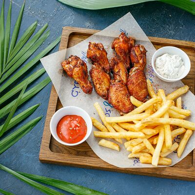 Крылышки в Gyros & Grill по цене 555 ₽