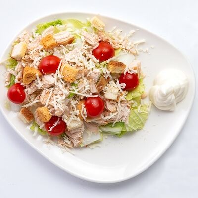 Салат Цезарь в Tashir Express по цене 240 ₽