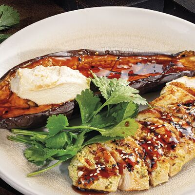 Куриное филе с баклажаном мисо и соусом тахини в Урюк по цене 690 ₽