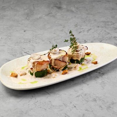 Медальоны из свинины в беконе под соусом сливочный демиглас в Terra по цене 31 р.