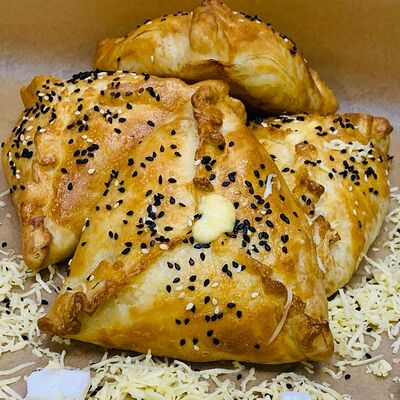 Самса с сыром в Шаверма по цене 180 ₽