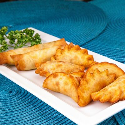 Самбусики с сыром в Кафеу Танка по цене 320 ₽