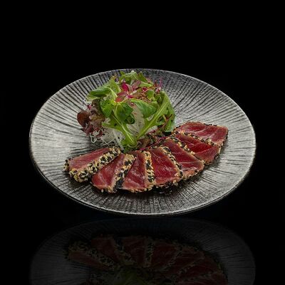 Татаки из тунца в Koi sushi bar по цене 2790 ₽