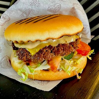 Бургер с говядинойв Голодный кочевник по цене 500 ₽