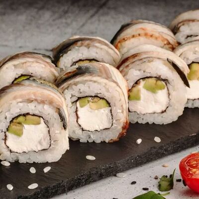 Филадельфия унаги с авокадо в Суши Мастер по цене 399 ₽