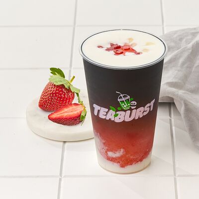 Клубничный холодный напиток со льдом и фирменной пенкой в Teaburst bubble tea по цене 400 ₽