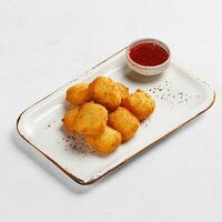 Жареный камамбер с брусничным соусом 170 г в ПиццаФабрика