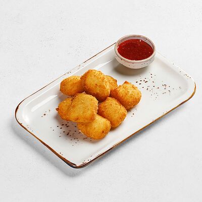 Жареный камамбер с брусничным соусом 170 г в ПиццаФабрика по цене 730 ₽