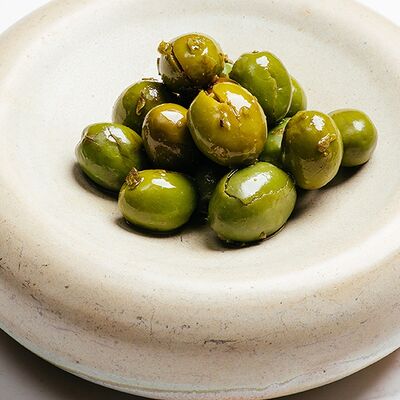 Испанские маринованные оливки Chupadedosв Hello Wine по цене 390 ₽