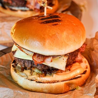 Бургер Англичанина в Mycroft по цене 620 ₽