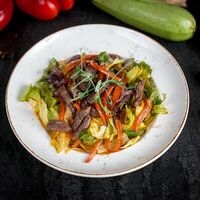 Теплый салат с телятиной в Баснями не кормим