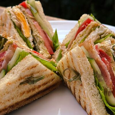 Клаб-сэндвич (большой) в ХВОСТ по цене 510 ₽