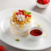 Безе со сливочным кремом и ягодным соусом в ЛарисуВаннуХочу