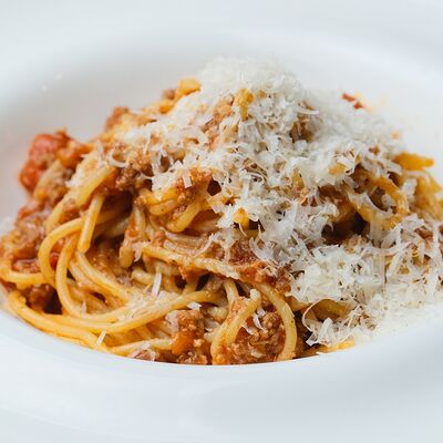 Спагетти Болоньезе в Cafeshion по цене 680 ₽
