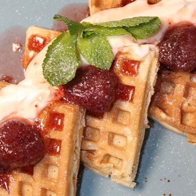 Вафли со сметаной и клубникой в 801 по цене 330 ₽