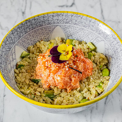 Поке с лососем, авокадо и ореховым соусом в Dragon по цене 1450 ₽