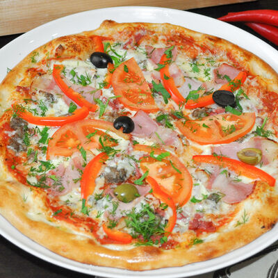 Пицца фирменная Presto в PrestoMia по цене 540 ₽