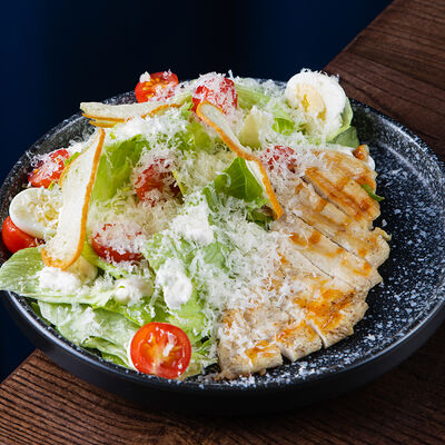 Цезарь с курицей в Pafos по цене 470 ₽