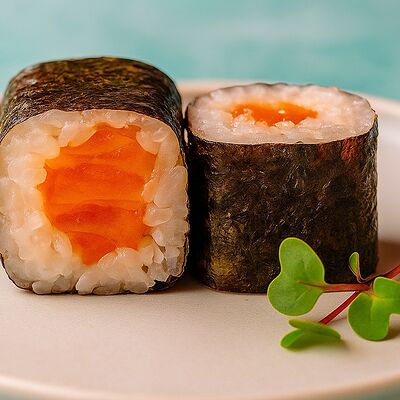 Маки с лососем в Моресуши по цене 290 ₽