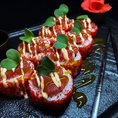 Ролл Дерзкий тунец в Свои Суши по цене 634 ₽