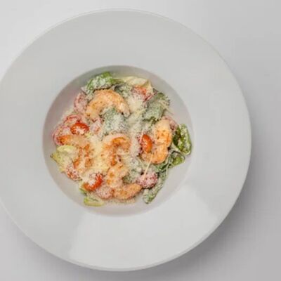 Салат не-цезарь с креветкой в Мидийное место по цене 860 ₽