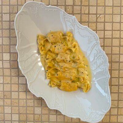 Куриные карамелле в сливочном соусе в Мари по цене 450 ₽