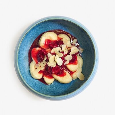 Ленивые вареники с вишневым соусом в Блеск по цене 410 ₽