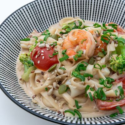 Лапша удон с морепродуктами в Daddys pub по цене 815 ₽