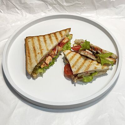 Сэндвич с курицей в кисло-сладком соусе в Papa cake по цене 410 ₽