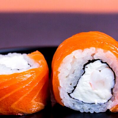 Филадельфия с креветкой в SushiShark по цене 699 ₽