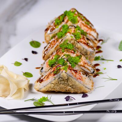 Горячий ролл от шефа в Евразия по цене 680 ₽