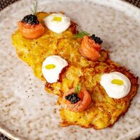 Драники с форелью в Ночь, улица, фонарь