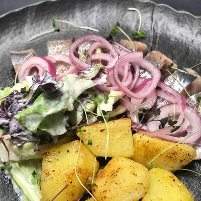 Сельдь с домашним картофелем в Ribs по цене 650 ₽