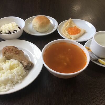 Ланч со щами боярскими и жареными окорочками с рисом в Братик Томатик по цене 349 ₽