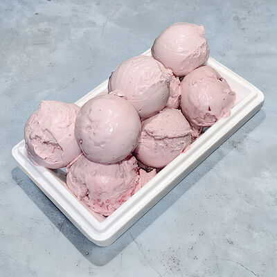 Ягодное мороженое из фермерского молока в Сказка по цене 1590 ₽