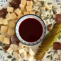 Сырная тарелка с грушей и виноградомв ПолзуновЪ