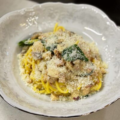 Спагетти с цыпленком, беконом и грибамив Pioners по цене 820 ₽