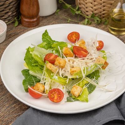 Салат Цезарь в Буркина Фасоль по цене 480 ₽